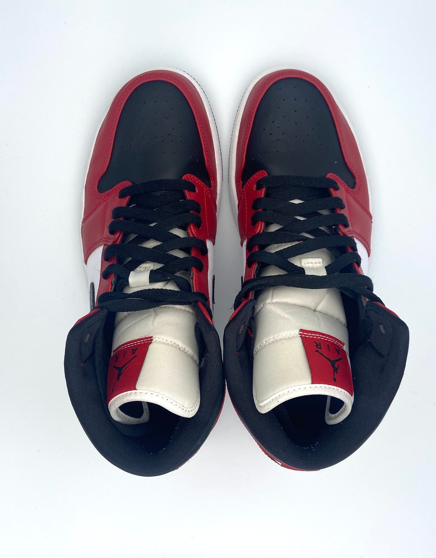 Air Jordan 1 Mid Chicago Black Toe (used)